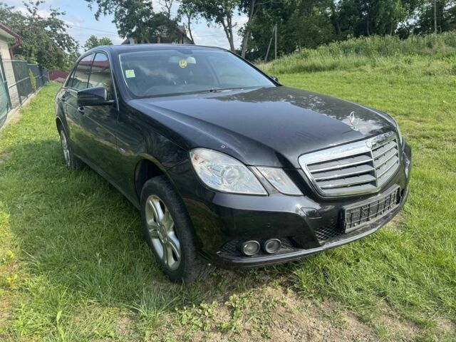 Черный Мерседес Е-Класс, объемом двигателя 2 л и пробегом 140 тыс. км за 581 $, фото 2 на Automoto.ua