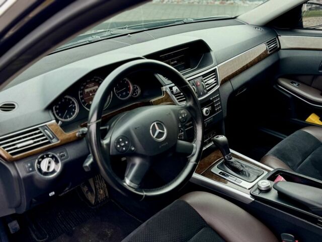 Черный Мерседес Е-Класс, объемом двигателя 2.1 л и пробегом 342 тыс. км за 10600 $, фото 4 на Automoto.ua