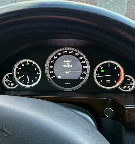 Черный Мерседес Е-Класс, объемом двигателя 2.2 л и пробегом 305 тыс. км за 10000 $, фото 20 на Automoto.ua