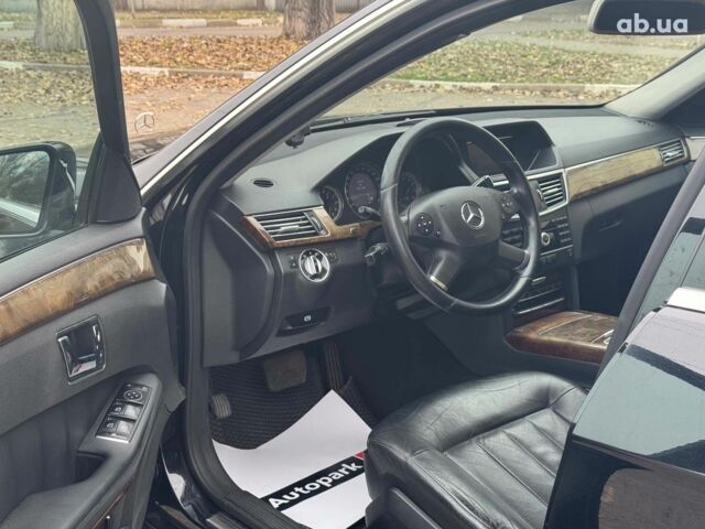 Чорний Мерседес Е-Клас, об'ємом двигуна 3 л та пробігом 241 тис. км за 10190 $, фото 11 на Automoto.ua