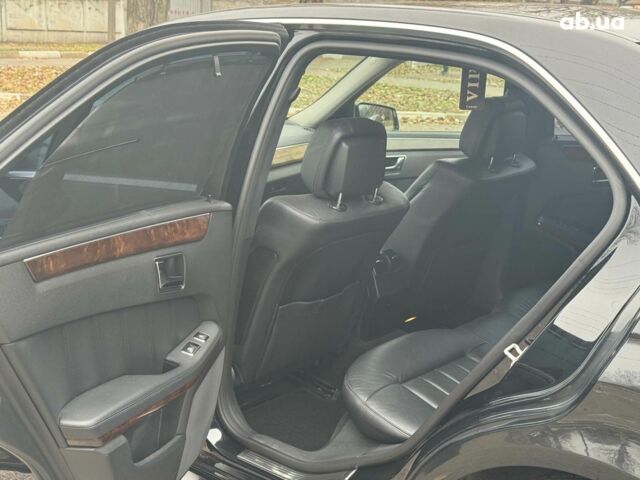 Чорний Мерседес Е-Клас, об'ємом двигуна 3 л та пробігом 241 тис. км за 10190 $, фото 12 на Automoto.ua