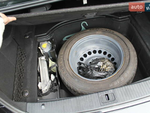 Чорний Мерседес Е-Клас, об'ємом двигуна 3 л та пробігом 255 тис. км за 13900 $, фото 17 на Automoto.ua