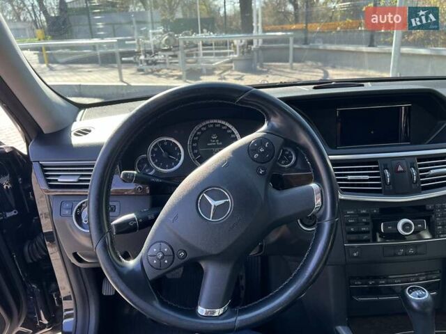 Черный Мерседес Е-Класс, объемом двигателя 2.2 л и пробегом 357 тыс. км за 10500 $, фото 8 на Automoto.ua