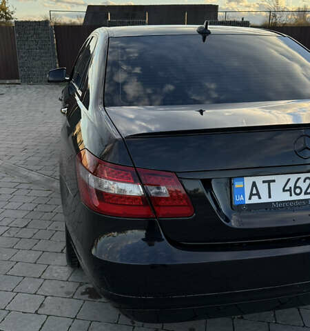 Черный Мерседес Е-Класс, объемом двигателя 2.2 л и пробегом 305 тыс. км за 10000 $, фото 4 на Automoto.ua