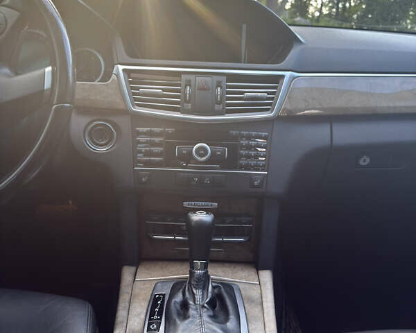 Чорний Мерседес Е-Клас, об'ємом двигуна 2.2 л та пробігом 235 тис. км за 16000 $, фото 8 на Automoto.ua