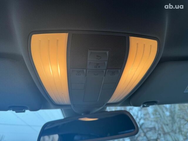 Чорний Мерседес Е-Клас, об'ємом двигуна 3 л та пробігом 241 тис. км за 10190 $, фото 28 на Automoto.ua