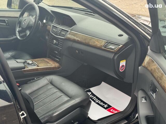 Чорний Мерседес Е-Клас, об'ємом двигуна 3 л та пробігом 241 тис. км за 10190 $, фото 14 на Automoto.ua