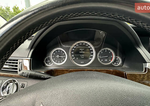 Черный Мерседес Е-Класс, объемом двигателя 2.2 л и пробегом 327 тыс. км за 10999 $, фото 23 на Automoto.ua