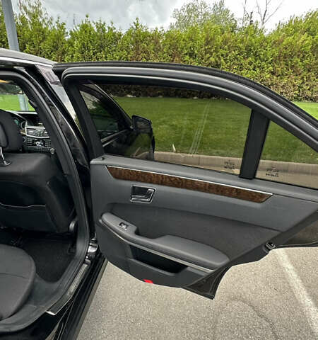 Черный Мерседес Е-Класс, объемом двигателя 2.2 л и пробегом 327 тыс. км за 10999 $, фото 20 на Automoto.ua