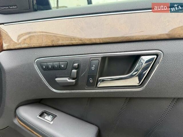 Черный Мерседес Е-Класс, объемом двигателя 5.5 л и пробегом 146 тыс. км за 16800 $, фото 32 на Automoto.ua