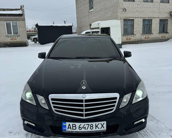 Черный Мерседес Е-Класс, объемом двигателя 2.2 л и пробегом 256 тыс. км за 11500 $, фото 2 на Automoto.ua