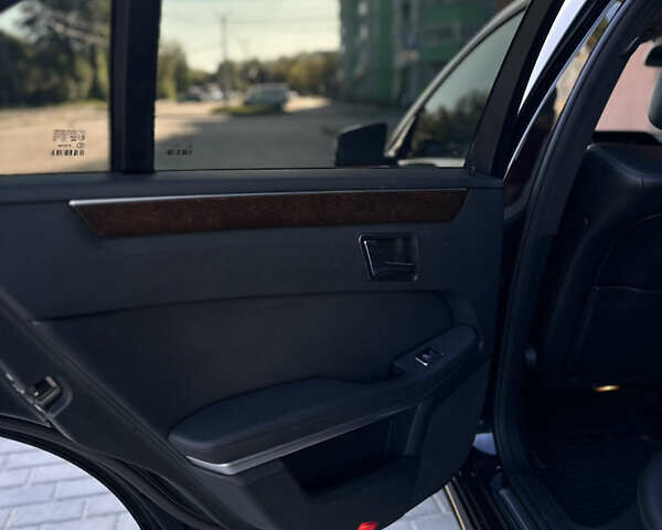 Черный Мерседес Е-Класс, объемом двигателя 2.2 л и пробегом 360 тыс. км за 12700 $, фото 16 на Automoto.ua