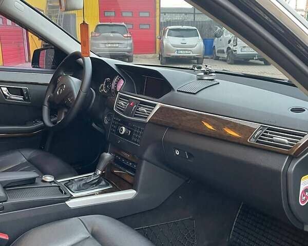 Чорний Мерседес Е-Клас, об'ємом двигуна 2.14 л та пробігом 310 тис. км за 10900 $, фото 9 на Automoto.ua