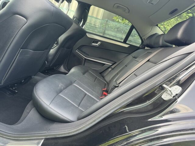 Черный Мерседес Е-Класс, объемом двигателя 2 л и пробегом 140 тыс. км за 581 $, фото 3 на Automoto.ua