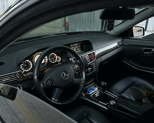 Черный Мерседес Е-Класс, объемом двигателя 2.2 л и пробегом 360 тыс. км за 12700 $, фото 10 на Automoto.ua