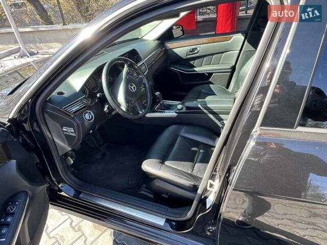 Черный Мерседес Е-Класс, объемом двигателя 2.2 л и пробегом 357 тыс. км за 10500 $, фото 9 на Automoto.ua