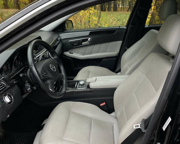 Мерседес Е-Клас 2010 у Луцьку на Automoto.ua Чорний Мерседес Е-Клас, об'ємом двигуна 2.99 л та пробігом 233 тис. км за 16500 $, фото 11 на Automoto.ua