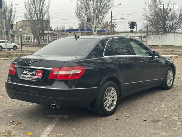 Чорний Мерседес Е-Клас, об'ємом двигуна 3 л та пробігом 241 тис. км за 10190 $, фото 4 на Automoto.ua