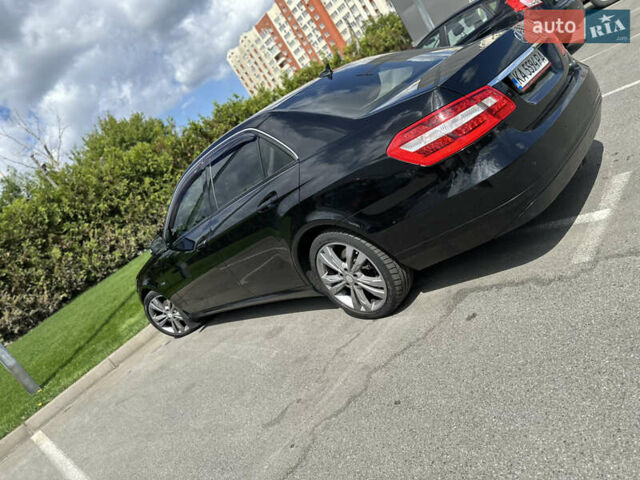 Черный Мерседес Е-Класс, объемом двигателя 2.2 л и пробегом 327 тыс. км за 10999 $, фото 6 на Automoto.ua