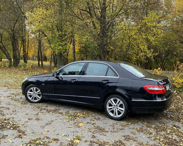 Мерседес Е-Клас 2010 у Луцьку на Automoto.ua Чорний Мерседес Е-Клас, об'ємом двигуна 2.99 л та пробігом 233 тис. км за 16500 $, фото 3 на Automoto.ua