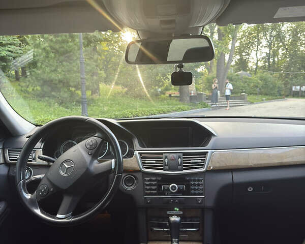 Чорний Мерседес Е-Клас, об'ємом двигуна 2.2 л та пробігом 235 тис. км за 16000 $, фото 10 на Automoto.ua