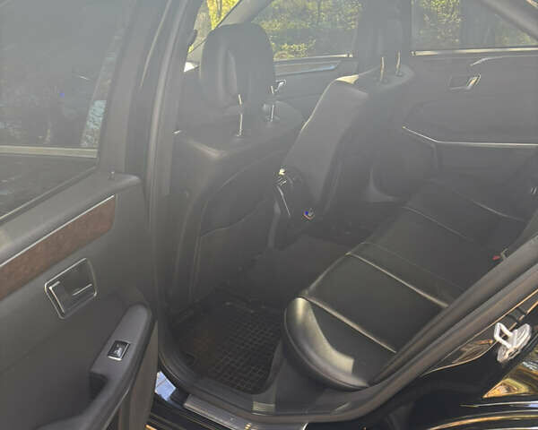 Черный Мерседес Е-Класс, объемом двигателя 2.14 л и пробегом 395 тыс. км за 11700 $, фото 19 на Automoto.ua