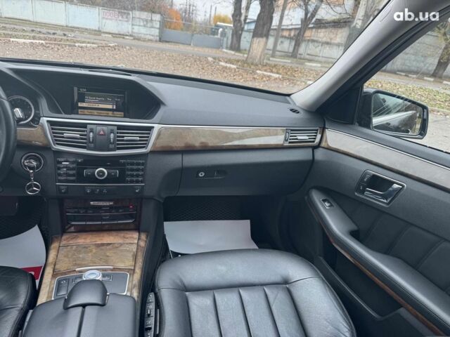 Чорний Мерседес Е-Клас, об'ємом двигуна 3 л та пробігом 241 тис. км за 10190 $, фото 16 на Automoto.ua