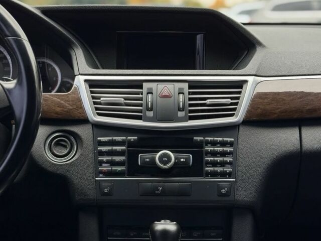 Черный Мерседес Е-Класс, объемом двигателя 2 л и пробегом 203 тыс. км за 12000 $, фото 11 на Automoto.ua