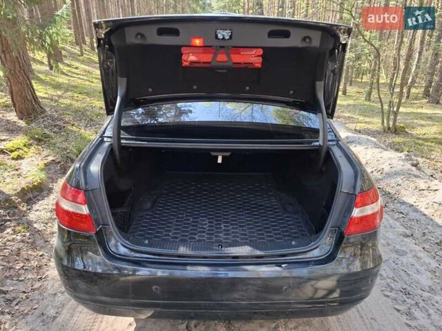 Черный Мерседес Е-Класс, объемом двигателя 2.14 л и пробегом 290 тыс. км за 11499 $, фото 5 на Automoto.ua