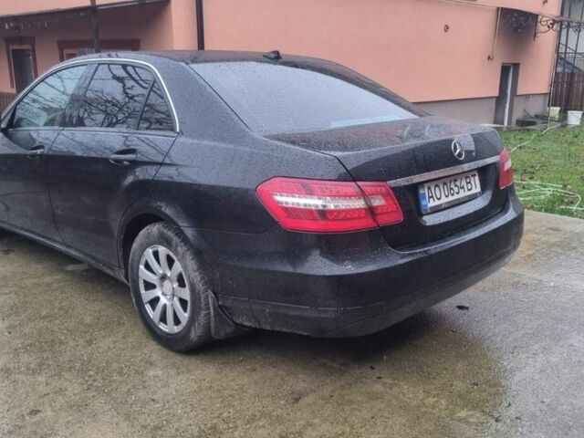 Черный Мерседес Е-Класс, объемом двигателя 2.1 л и пробегом 269 тыс. км за 11000 $, фото 1 на Automoto.ua