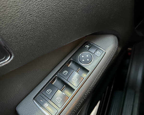 Черный Мерседес Е-Класс, объемом двигателя 2.2 л и пробегом 268 тыс. км за 10800 $, фото 16 на Automoto.ua