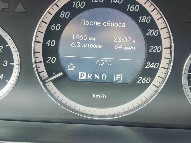 Черный Мерседес Е-Класс, объемом двигателя 2.2 л и пробегом 310 тыс. км за 10200 $, фото 4 на Automoto.ua