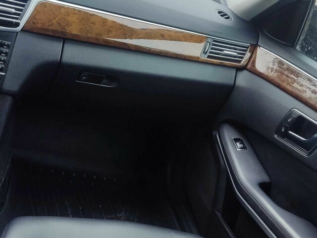 Черный Мерседес Е-Класс, объемом двигателя 2.2 л и пробегом 310 тыс. км за 10200 $, фото 10 на Automoto.ua