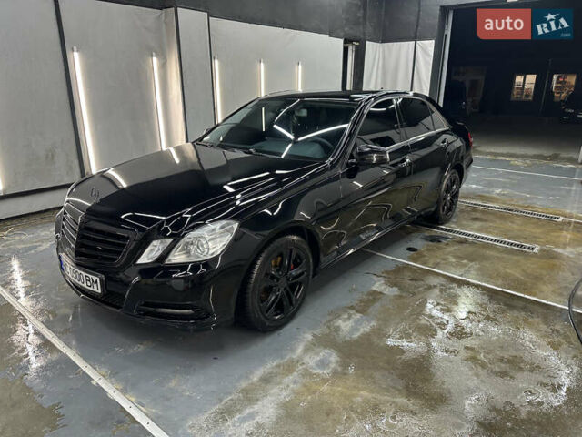 Черный Мерседес Е-Класс, объемом двигателя 1.8 л и пробегом 360 тыс. км за 12000 $, фото 11 на Automoto.ua