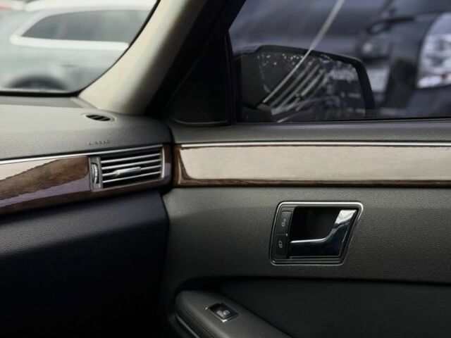 Черный Мерседес Е-Класс, объемом двигателя 2 л и пробегом 203 тыс. км за 12000 $, фото 13 на Automoto.ua