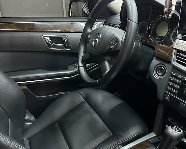 Черный Мерседес Е-Класс, объемом двигателя 1.8 л и пробегом 360 тыс. км за 12000 $, фото 13 на Automoto.ua