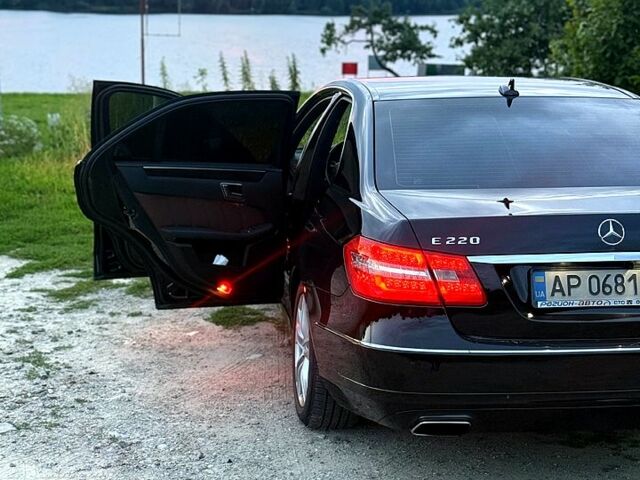 Чорний Мерседес Е-Клас, об'ємом двигуна 2.1 л та пробігом 263 тис. км за 15000 $, фото 1 на Automoto.ua