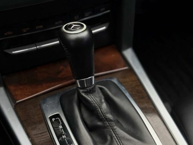 Черный Мерседес Е-Класс, объемом двигателя 2 л и пробегом 203 тыс. км за 12000 $, фото 12 на Automoto.ua