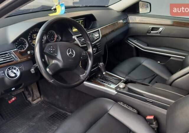 Черный Мерседес Е-Класс, объемом двигателя 1.8 л и пробегом 420 тыс. км за 10500 $, фото 17 на Automoto.ua