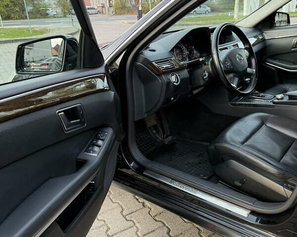 Черный Мерседес Е-Класс, объемом двигателя 2.14 л и пробегом 336 тыс. км за 11200 $, фото 12 на Automoto.ua