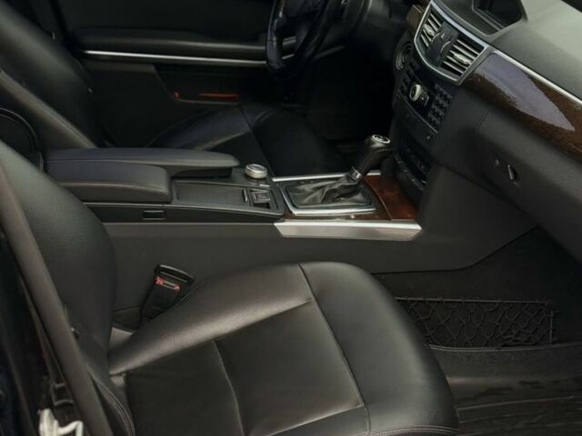 Черный Мерседес Е-Класс, объемом двигателя 2 л и пробегом 203 тыс. км за 12000 $, фото 14 на Automoto.ua