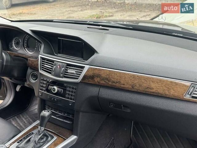 Черный Мерседес Е-Класс, объемом двигателя 1.8 л и пробегом 370 тыс. км за 10500 $, фото 12 на Automoto.ua