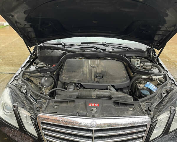 Чорний Мерседес Е-Клас, об'ємом двигуна 2.1 л та пробігом 269 тис. км за 10500 $, фото 15 на Automoto.ua