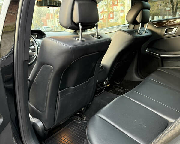 Черный Мерседес Е-Класс, объемом двигателя 2.14 л и пробегом 336 тыс. км за 11200 $, фото 14 на Automoto.ua