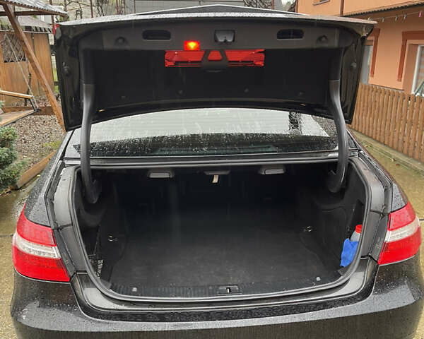 Чорний Мерседес Е-Клас, об'ємом двигуна 2.1 л та пробігом 269 тис. км за 10500 $, фото 6 на Automoto.ua