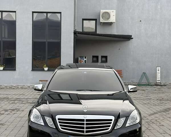 Черный Мерседес Е-Класс, объемом двигателя 2.2 л и пробегом 470 тыс. км за 12500 $, фото 2 на Automoto.ua