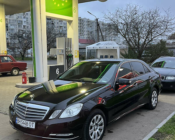 Черный Мерседес Е-Класс, объемом двигателя 2.2 л и пробегом 268 тыс. км за 10800 $, фото 2 на Automoto.ua