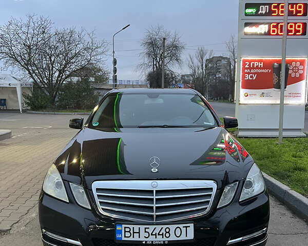 Черный Мерседес Е-Класс, объемом двигателя 2.2 л и пробегом 268 тыс. км за 10800 $, фото 1 на Automoto.ua