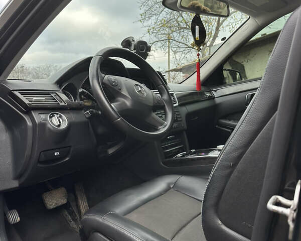 Чорний Мерседес Е-Клас, об'ємом двигуна 2.2 л та пробігом 200 тис. км за 15500 $, фото 15 на Automoto.ua