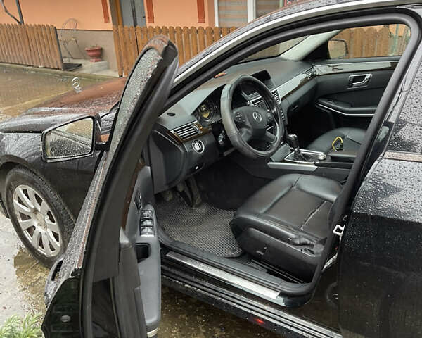 Чорний Мерседес Е-Клас, об'ємом двигуна 2.1 л та пробігом 269 тис. км за 10500 $, фото 8 на Automoto.ua